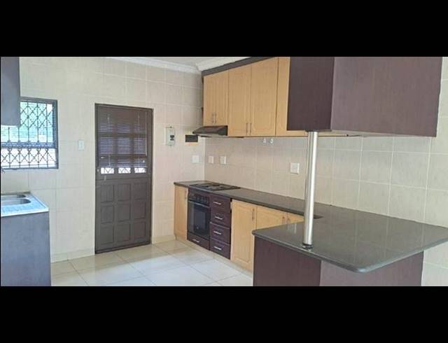 2 BEDROOM TOWNHOUSE FOR SALE IN BIRDSWOOD